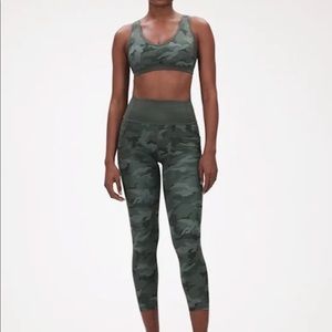 GapFit camo 7/8 legging bra Sculpt Revolution set